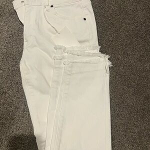 KanCan mid rise skinny ankle jeans. White 11/29